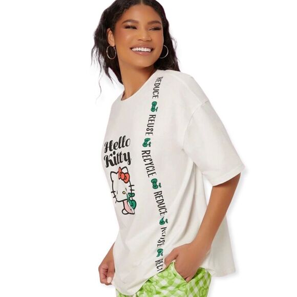 🆕Hello Kitty White Short Sleeve Tee Shirt - Picture 3 of 6